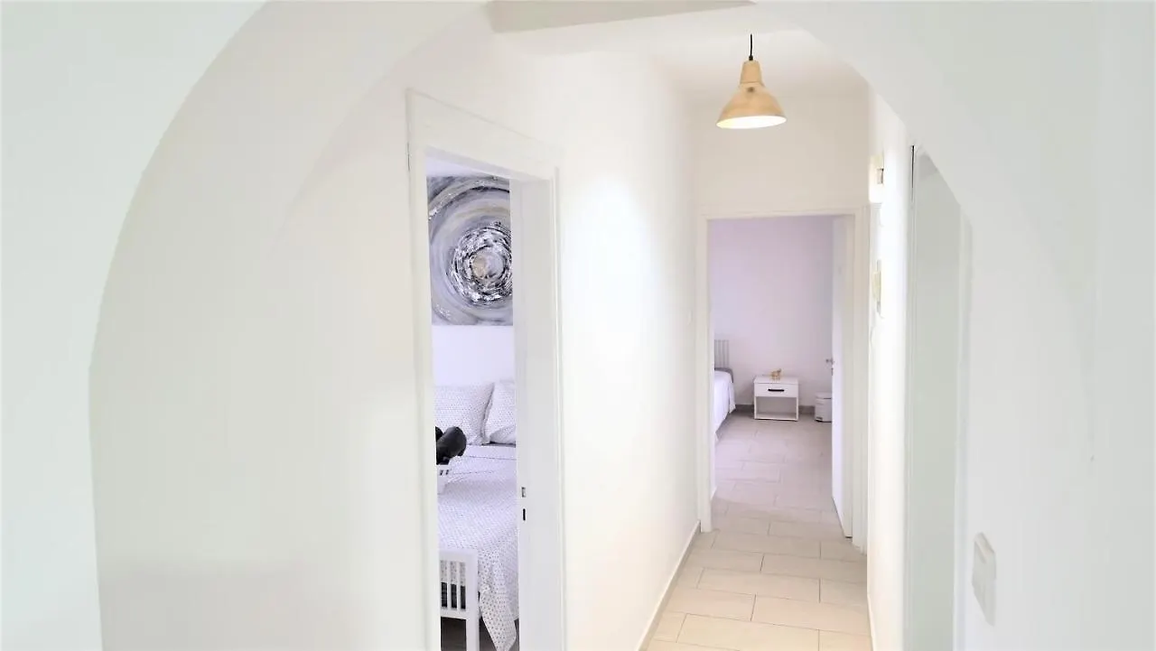 Coastal Getaway: 2 Apartments For Up To 14 Guests! Light-Flooded And Spacious Larnaca